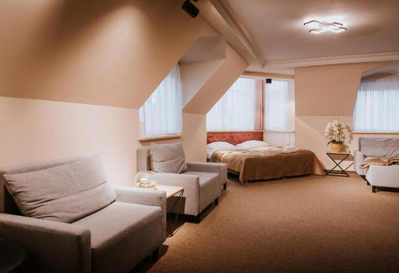 اتاق استاندارد سه نفره, Villa Palladium