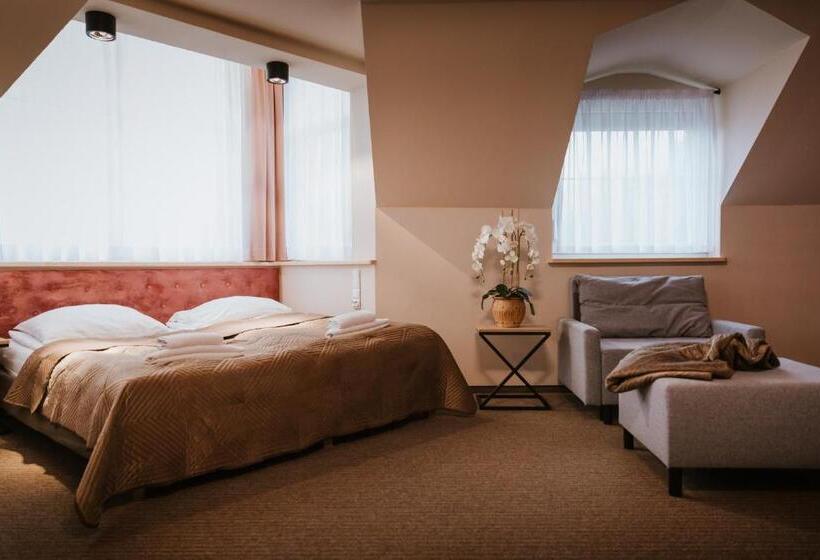 اتاق استاندارد سه نفره, Villa Palladium