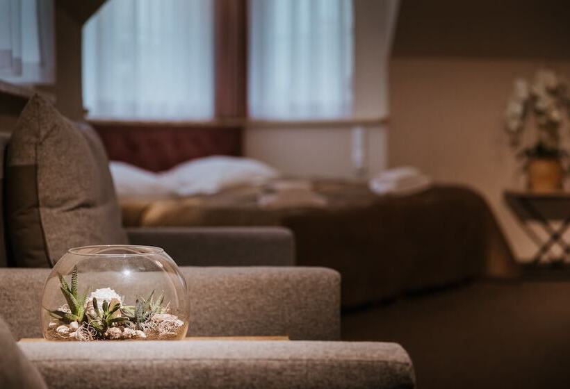 اتاق استاندارد سه نفره, Villa Palladium