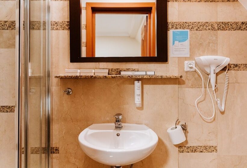 اتاق استاندارد سه نفره, Villa Palladium