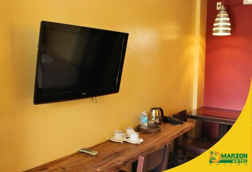 디럭스 트리플 룸, Marzon Hotel Kalibo