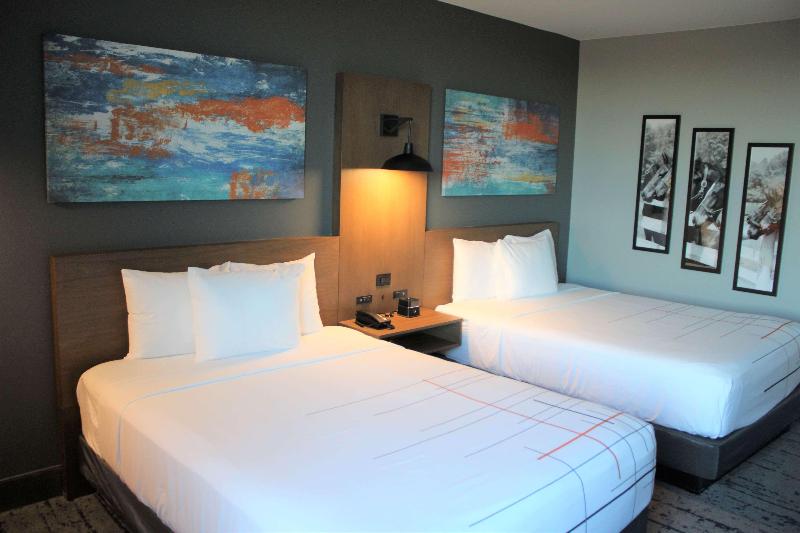 장애인을 위한 스탠다드 룸, La Quinta Inn & Suites By Wyndham Bardstown
