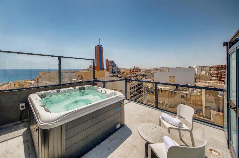اتاق لوکس با وان آب گرم, Ikyk Hotel  Ik Collection