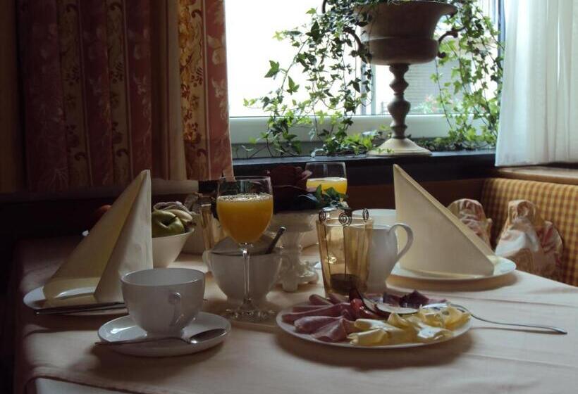 スタンダードトリプルルーム, Bergheim