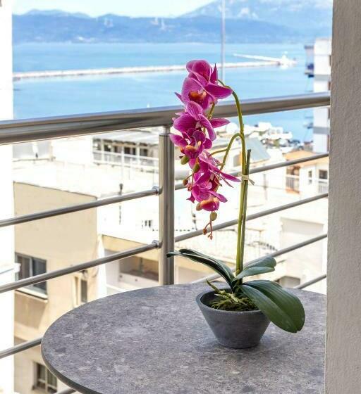 سوییت جونیور با چشم‌انداز دریا, Days City Suites