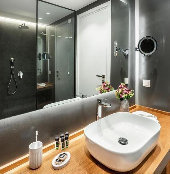سوییت جونیور با چشم‌انداز دریا, Days City Suites
