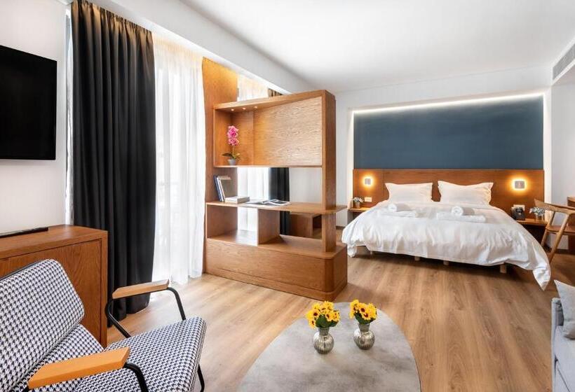 سوییت جونیور با چشم‌انداز دریا, Days City Suites