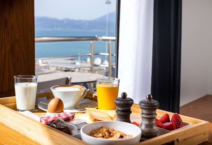 سوییت جونیور با چشم‌انداز دریا, Days City Suites