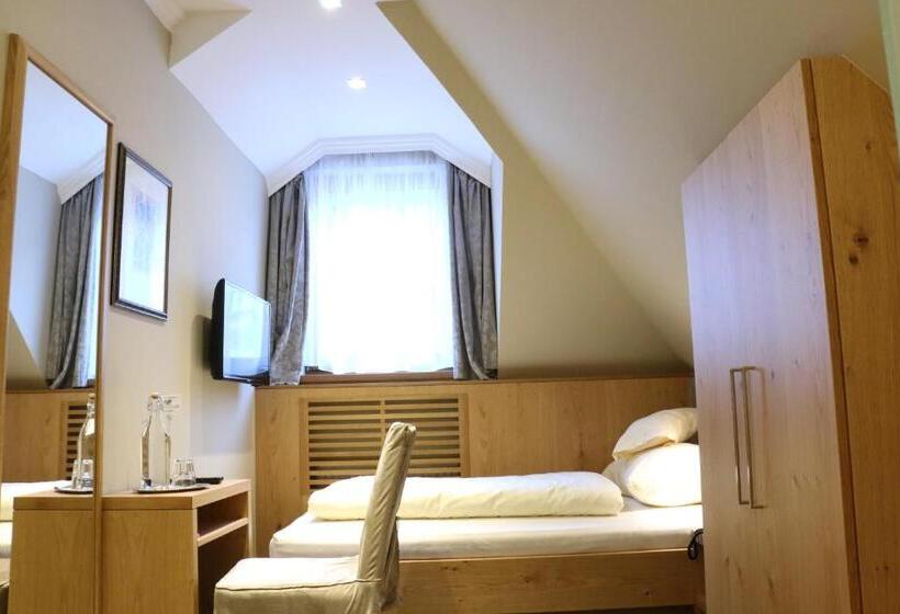 اتاق استاندارد یک نفره, Gramaser