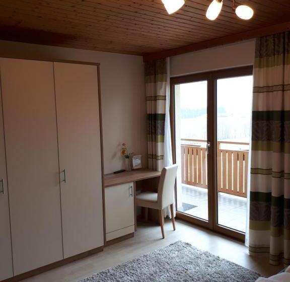 Номер Стандарт с Балконом, Pension Kreuzinger, 5310 Tiefgraben