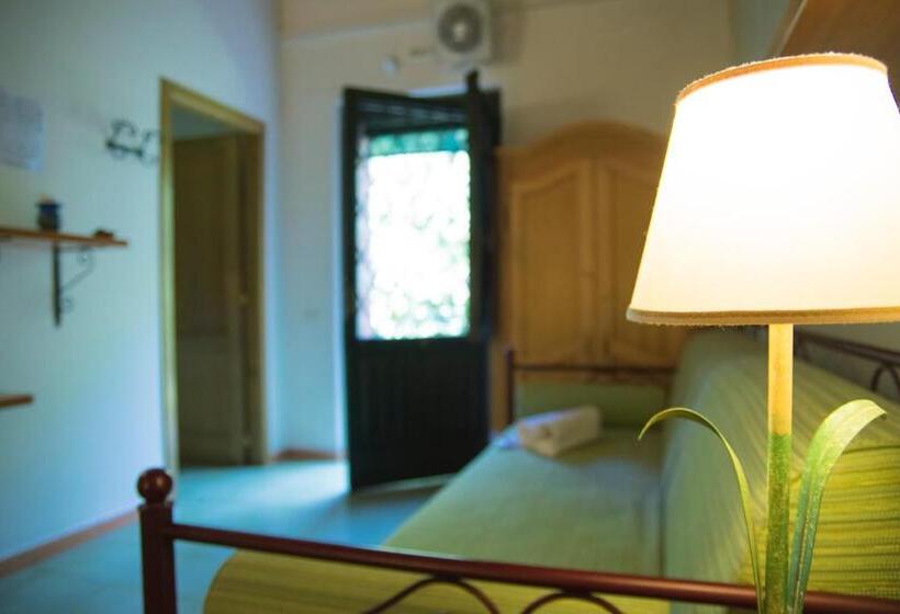 اتاق استاندارد چهار تخته, Antico Borgo Etneo Agriturismo
