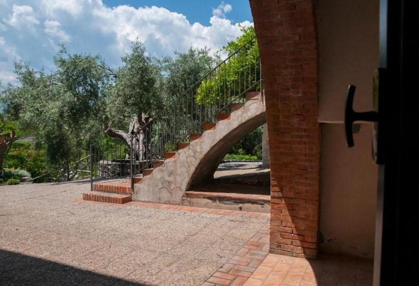 اتاق اکونومی, Antico Borgo Etneo Agriturismo