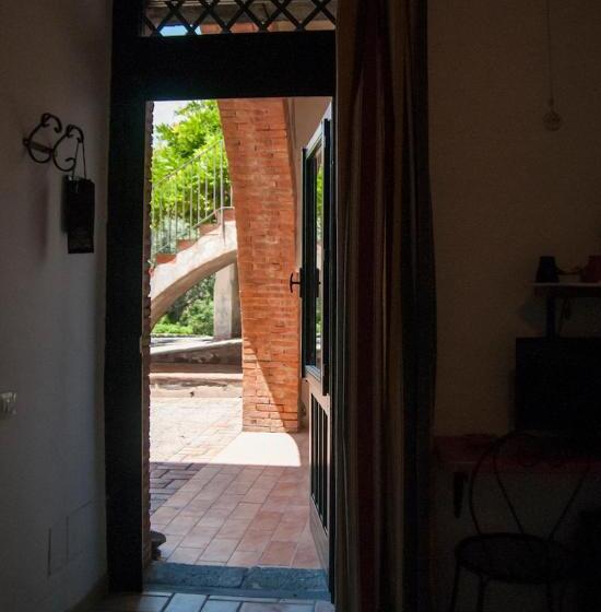 经济房, Antico Borgo Etneo Agriturismo