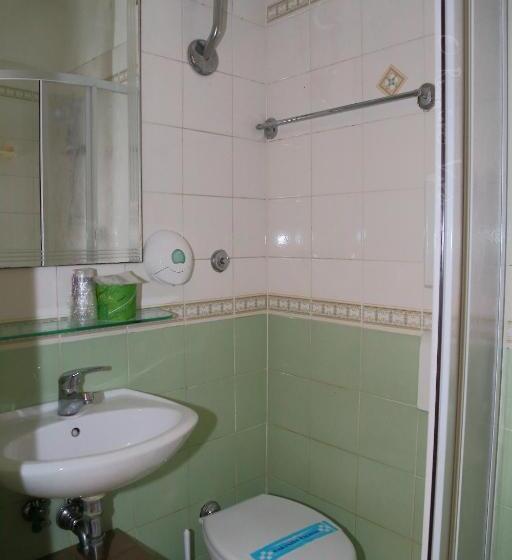 Habitación Triple Estándar, Sol Levante
