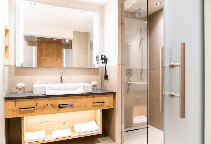 Superior suite with balcony, Laschenskyhof Hotel & Spa