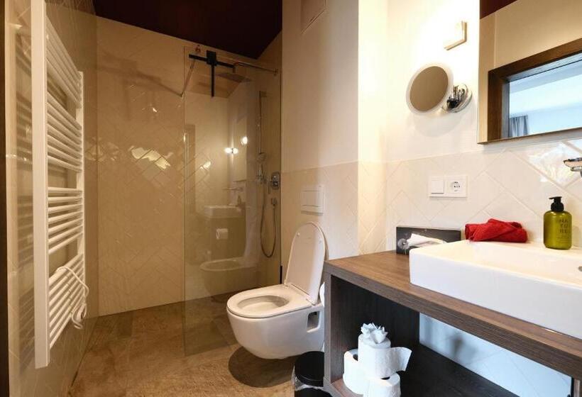 庭の見える１ベッドルームアパートメント, Seehotel & Seeapartments Kärntnerhof  Direkt Am See!