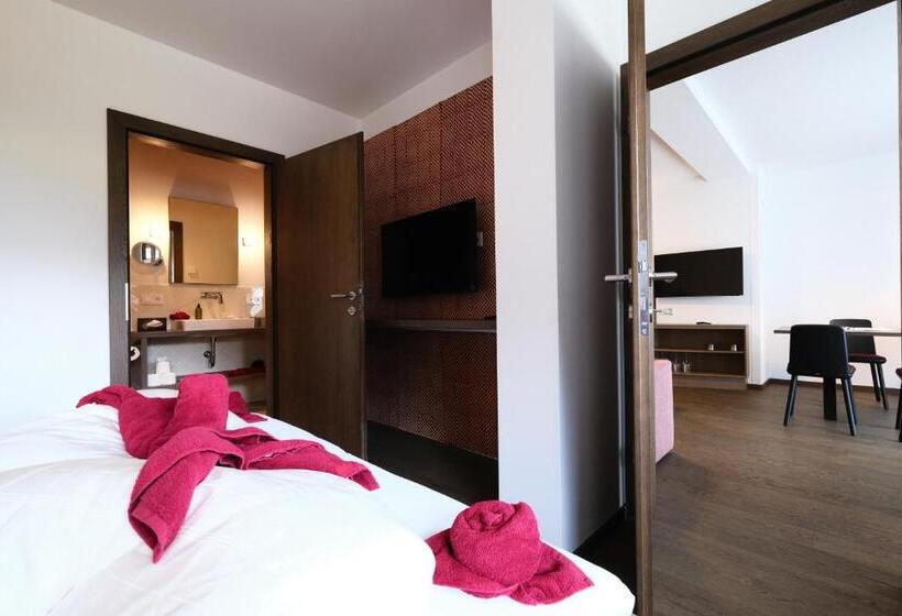 庭の見える１ベッドルームアパートメント, Seehotel & Seeapartments Kärntnerhof  Direkt Am See!