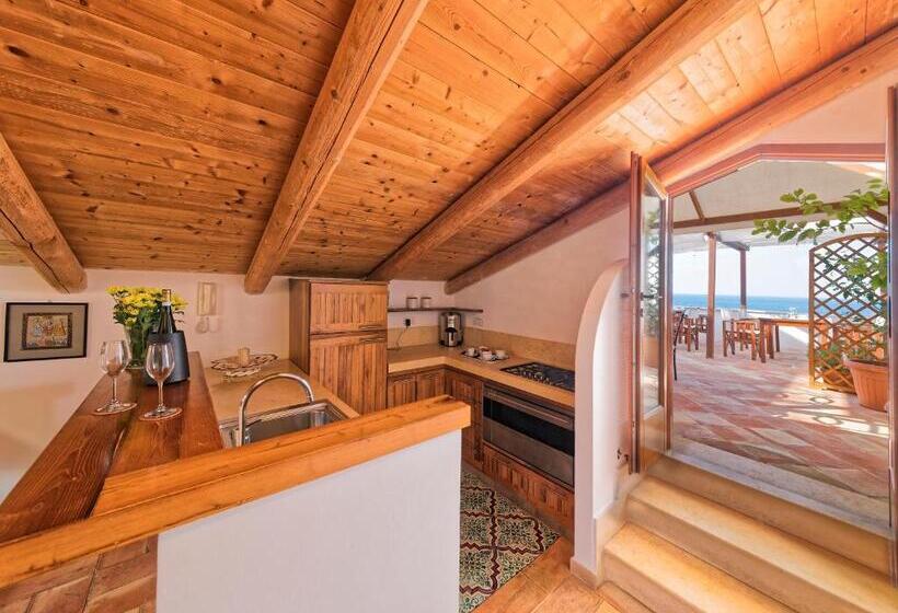 سوییت با چشم‌انداز دریا, Villa Lieta