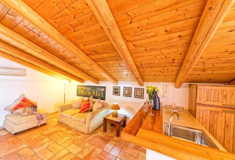 سوییت با چشم‌انداز دریا, Villa Lieta
