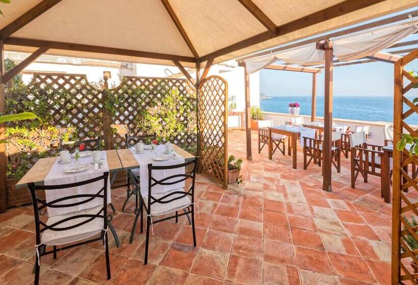 سوییت با چشم‌انداز دریا, Villa Lieta