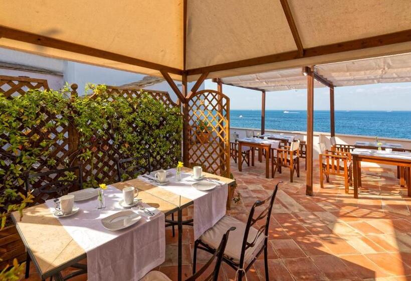 سوییت با چشم‌انداز دریا, Villa Lieta