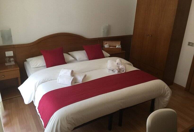 Quarto Estandar, Athos