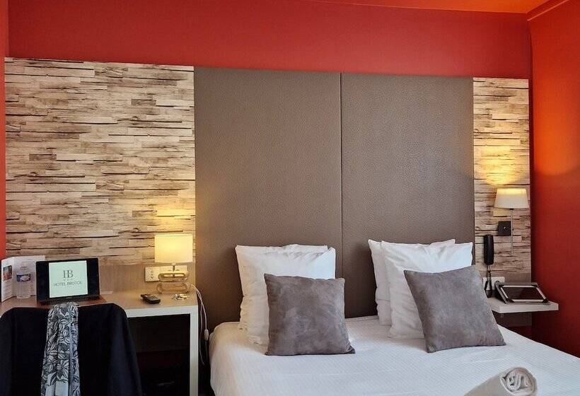 اتاق راحتی, L Hôtel Bristol