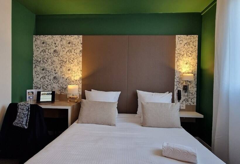 اتاق راحتی, L Hôtel Bristol