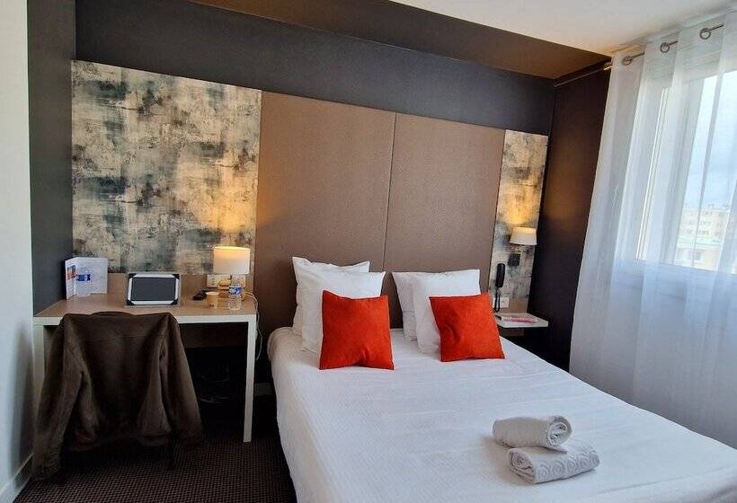 اتاق راحتی, L Hôtel Bristol