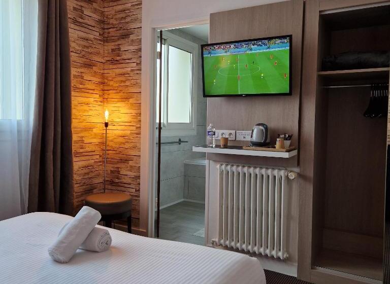 اتاق راحتی, L Hôtel Bristol