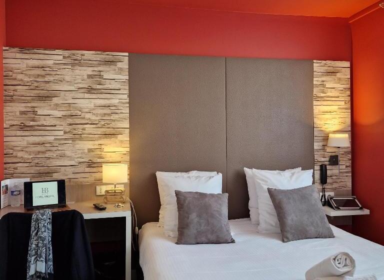 اتاق راحتی, L Hôtel Bristol