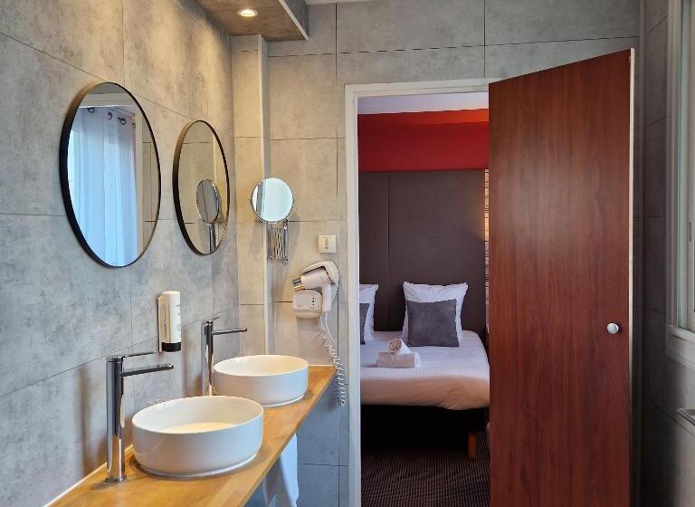 اتاق راحتی, L Hôtel Bristol