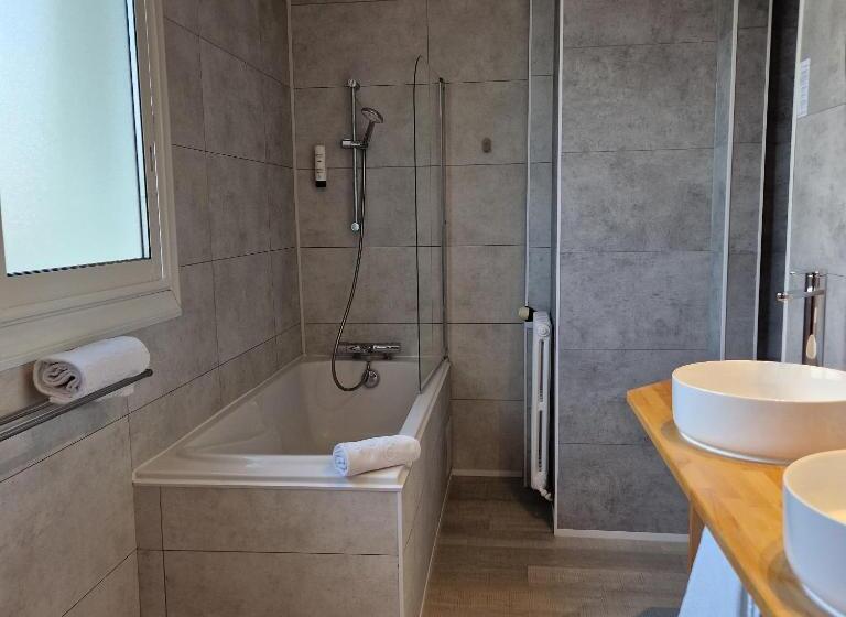 اتاق راحتی, L Hôtel Bristol