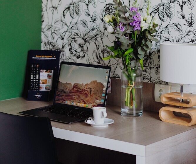 اتاق راحتی, L Hôtel Bristol