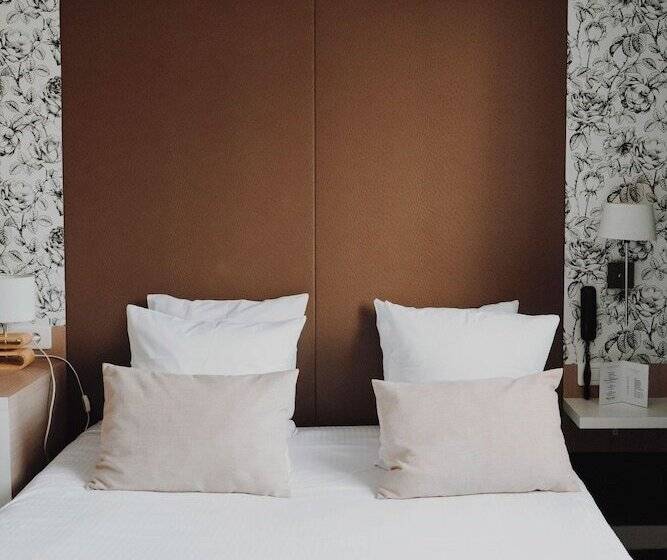 اتاق راحتی, L Hôtel Bristol