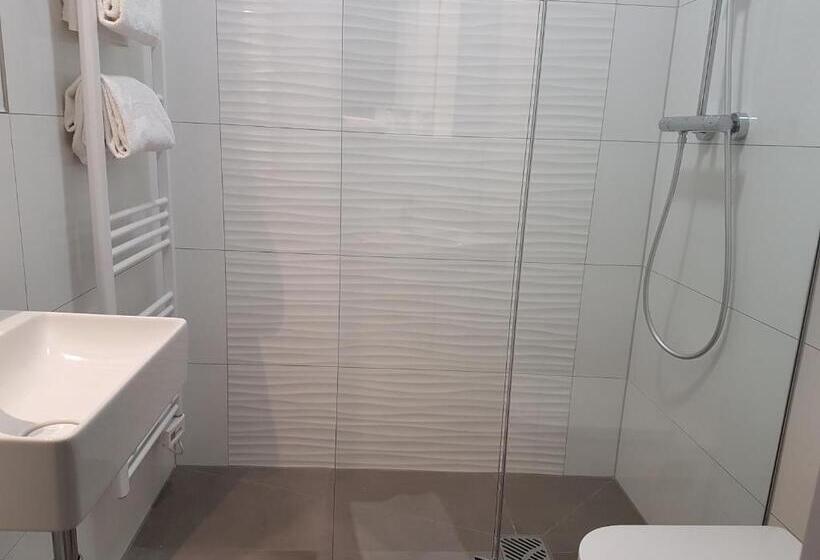 اتاق استاندارد یک نفره, Smart Stay Hotel Station