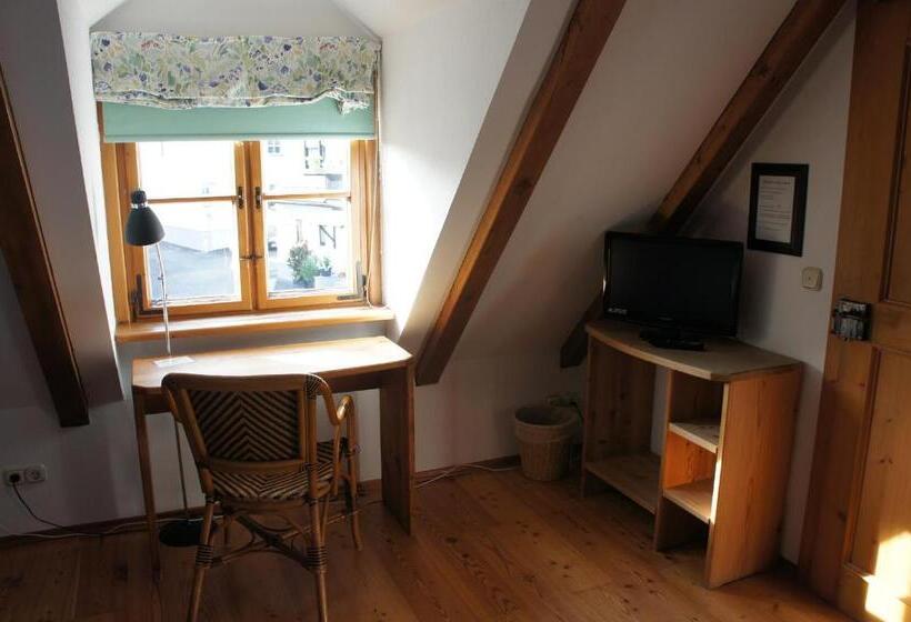 חדר סטנדרט עם מיטת קינג, Schwarzer Adler