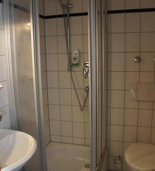 חדר סטנדרט יחיד, Schwarzer Adler