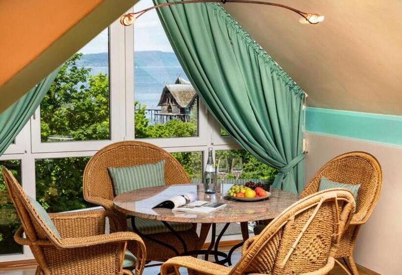 Suite with lake view, Seevilla