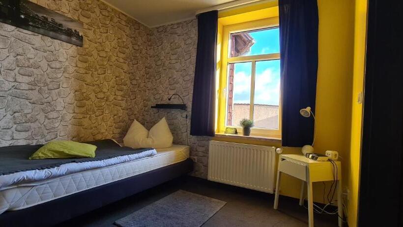 اتاق استاندارد یک نفره, Harz Hostel