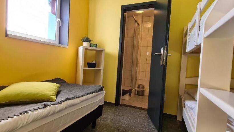 اتاق پنج‌تخته استاندارد, Harz Hostel