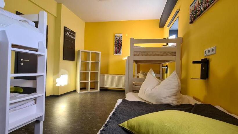 اتاق پنج‌تخته استاندارد, Harz Hostel