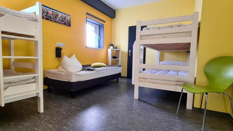 اتاق پنج‌تخته استاندارد, Harz Hostel