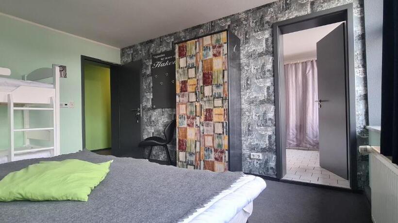اتاق خانوادگی, Harz Hostel