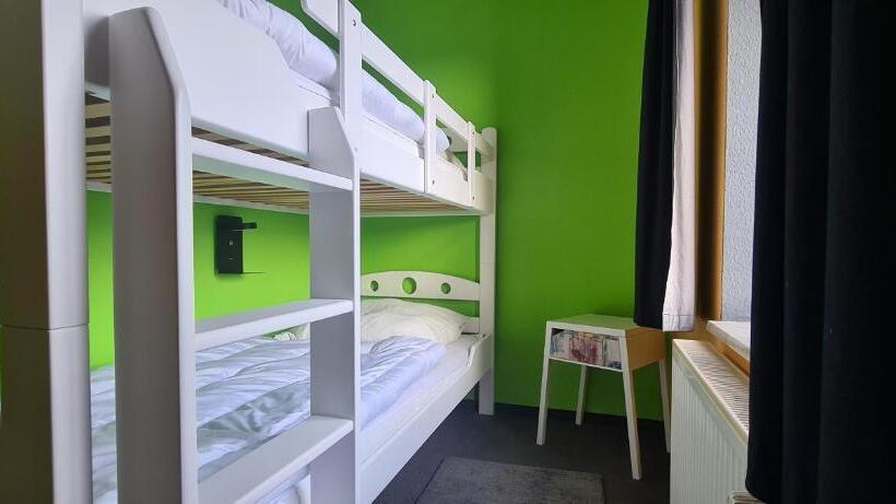 اتاق استاندارد سه نفره, Harz Hostel