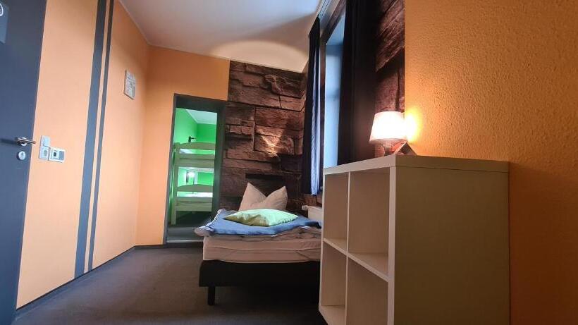 اتاق استاندارد سه نفره, Harz Hostel