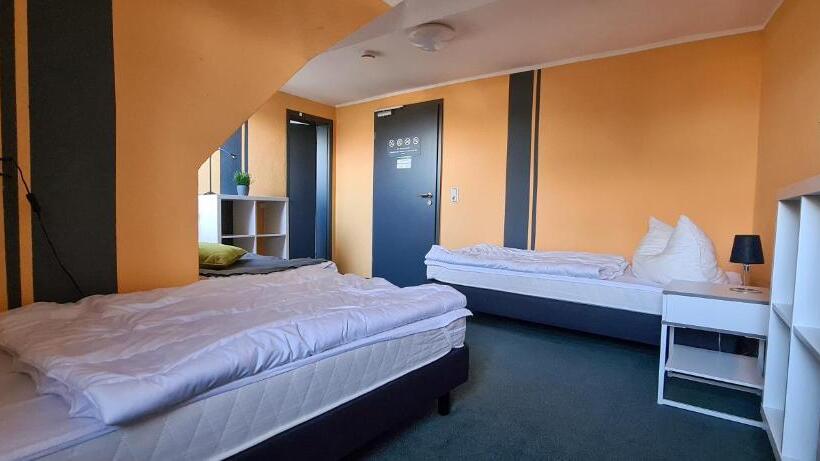 اتاق استاندارد سه نفره, Harz Hostel