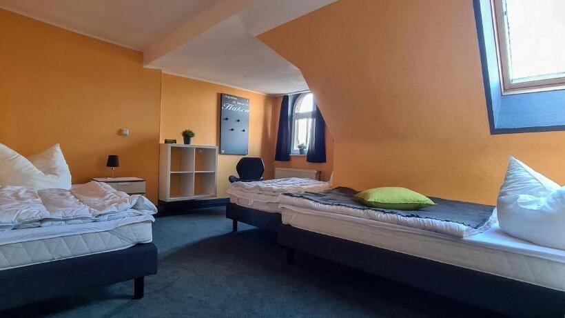 اتاق استاندارد سه نفره, Harz Hostel