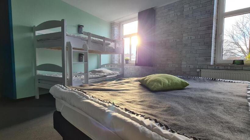 اتاق خانوادگی, Harz Hostel