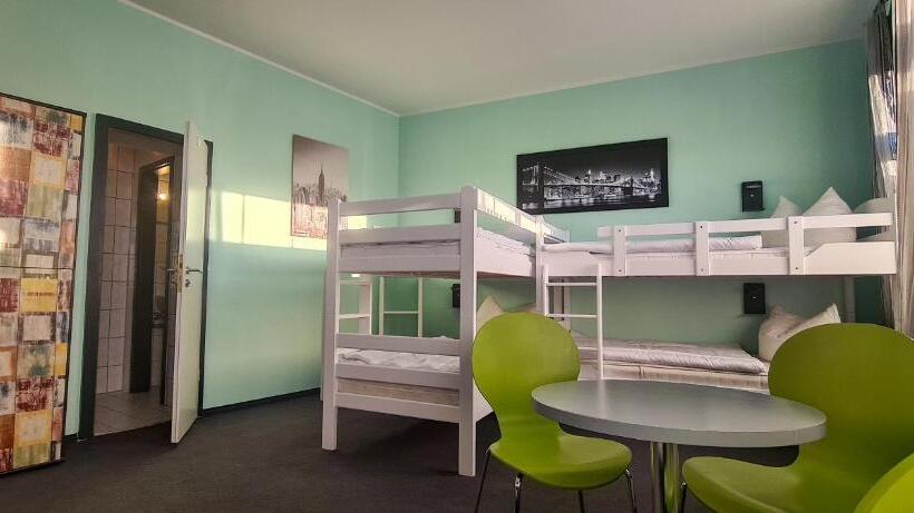 اتاق خانوادگی, Harz Hostel